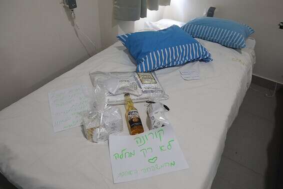 מיטה שהוכנה למבודדים מ"ספינת הקורונה"